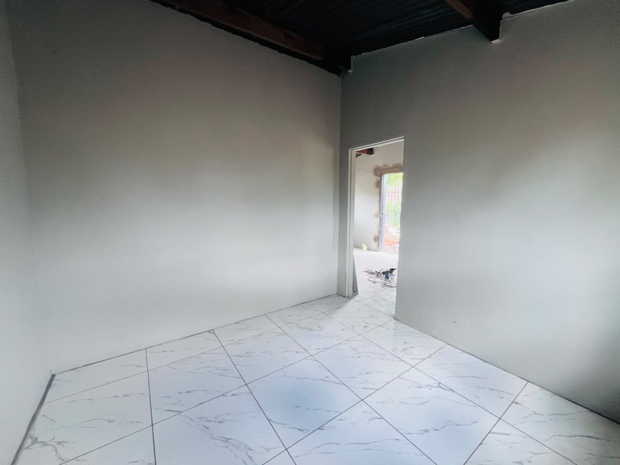 2 Bedroom Property for Sale in Bloemside 3 Free State